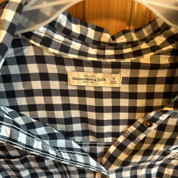 Abercrombie & Fitch button down shirt - Picture 2 of 4
